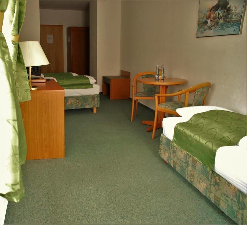 Hotel Abtshof Халберщат Екстериор снимка