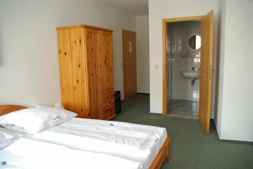 Hotel Abtshof Халберщат Екстериор снимка