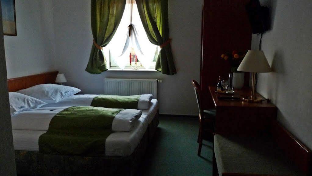 Hotel Abtshof Халберщат Екстериор снимка