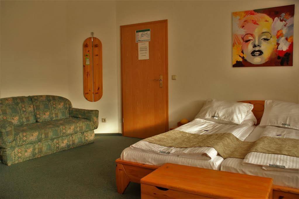 Hotel Abtshof Халберщат Екстериор снимка