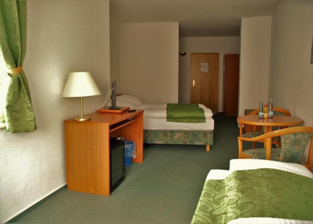 Hotel Abtshof Халберщат Екстериор снимка