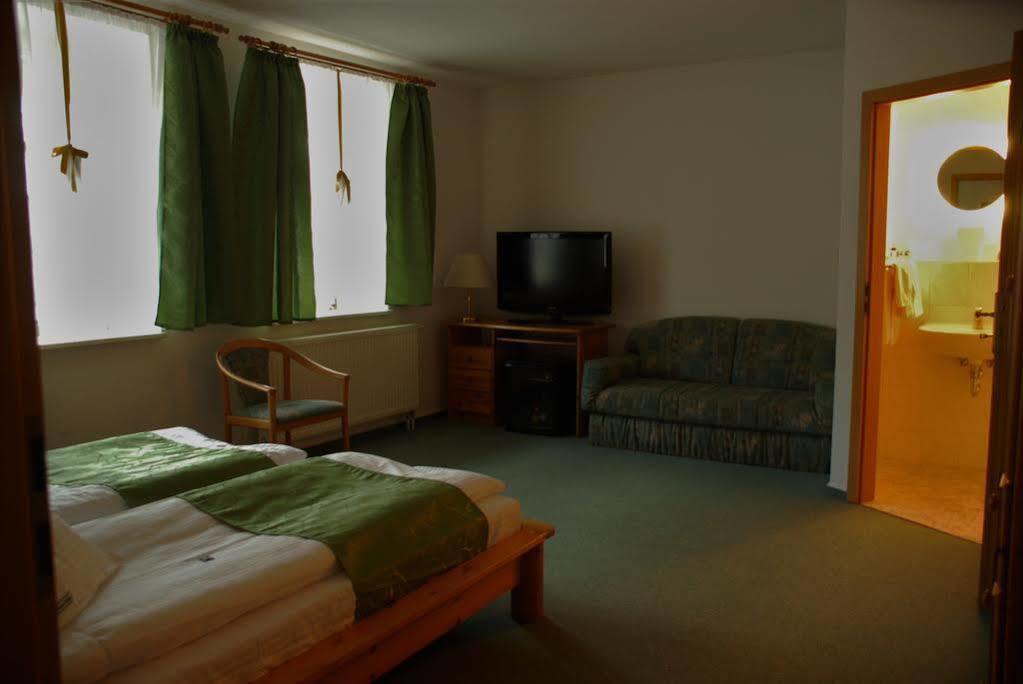 Hotel Abtshof Халберщат Екстериор снимка